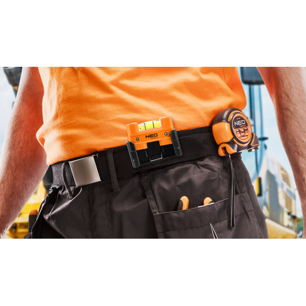 Кішеньковий спиртовий рівень NEO TOOLS 71-220 з затиском та магнітом, V-профіль
