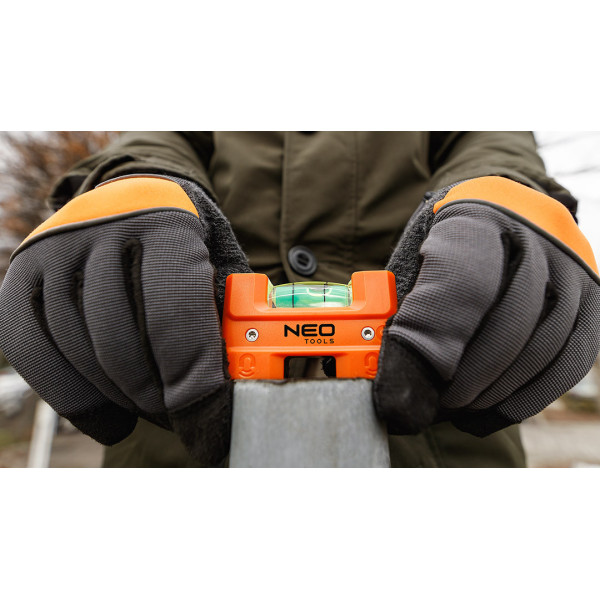 Кішеньковий спиртовий рівень NEO TOOLS 71-220 з затиском та магнітом, V-профіль